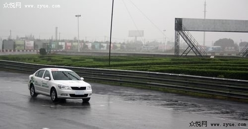 雨天开车容易发生事故吗