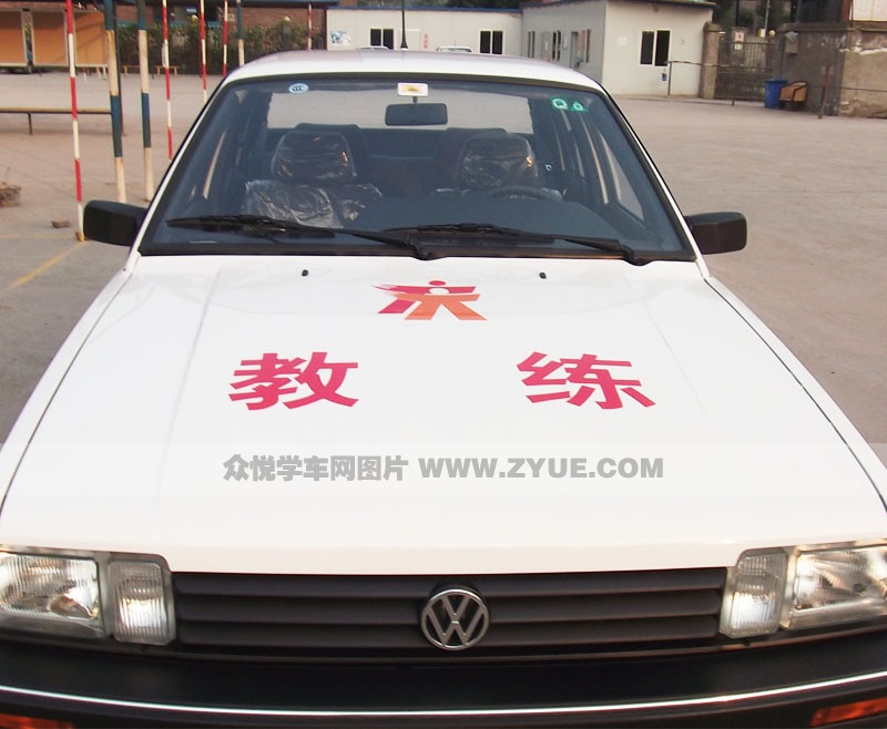 重庆长汇驾校全新普桑教练车照片_长汇驾校训练车型什么样子?