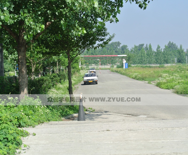 康福德高青羊驾校限速通过限宽门场地