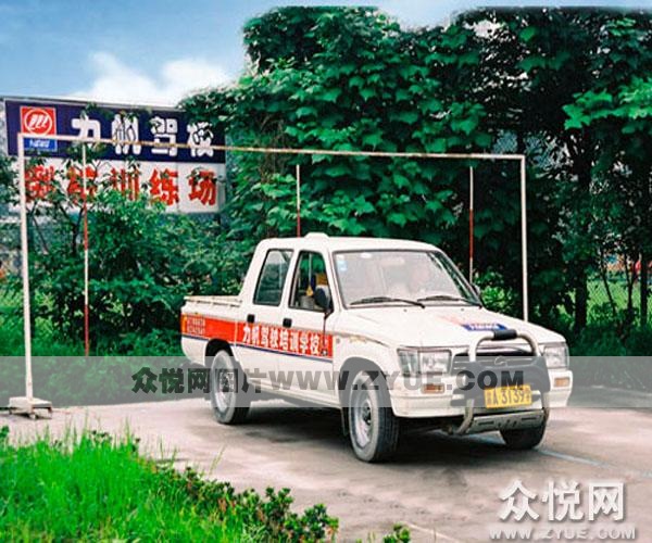 力帆驾校教练车