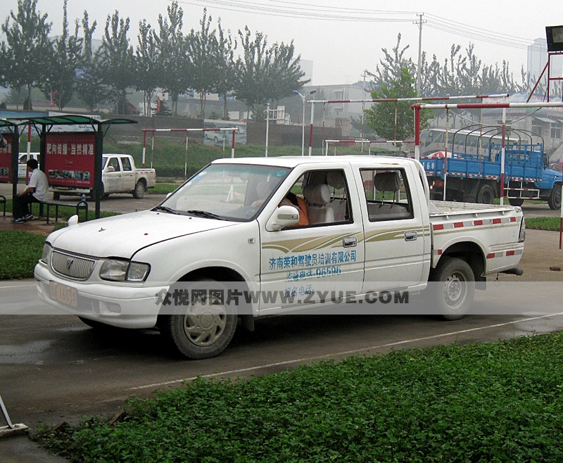 荣和驾校皮卡教练车 斜