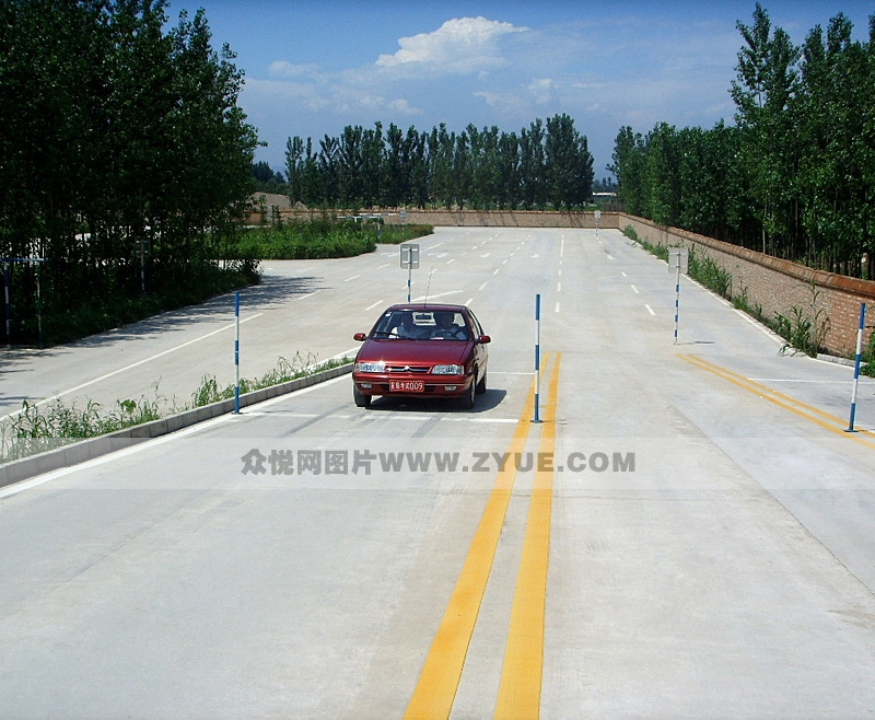 北京玉马驾校_玉马驾校模拟定点停车与坡道起步
