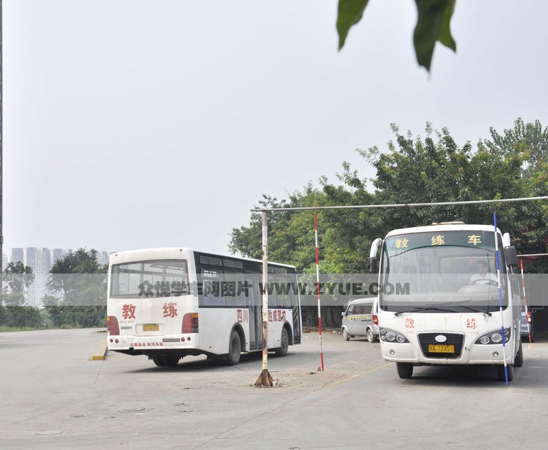 胜威驾校a1大型客车练习倒桩场地